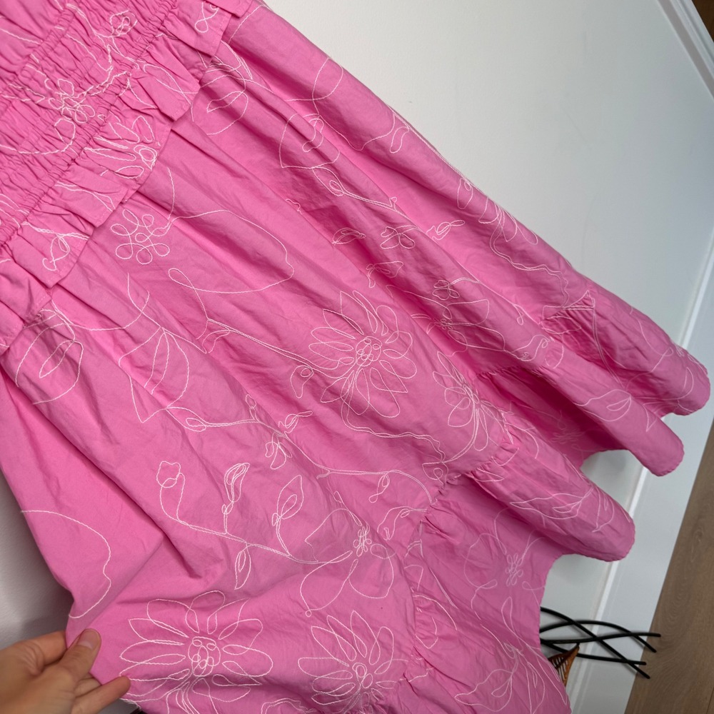Crown & Ivy Pink Floral Embroidered Flutter Sleeve Smocked Midi Dress Womens M - Picture 5 of 8